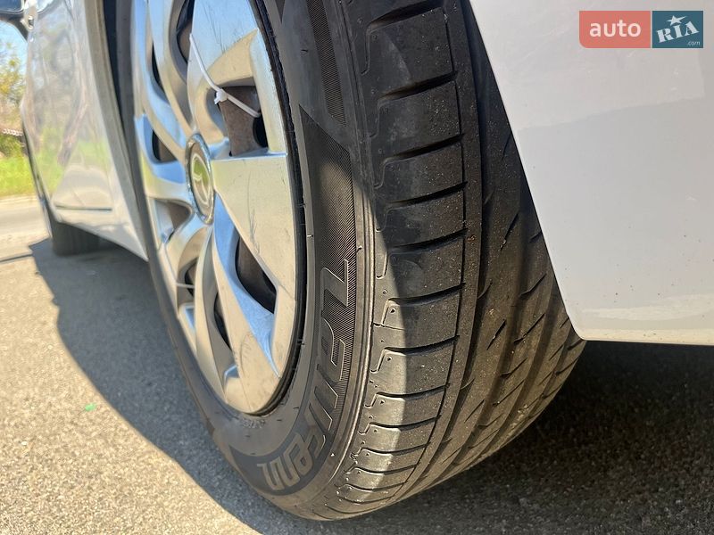 Седан Mazda 3 2015 в Киеве
