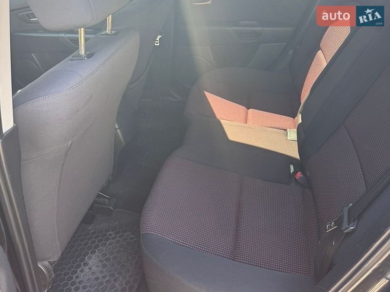 Хэтчбек Mazda 3 2005 в Иванкове
