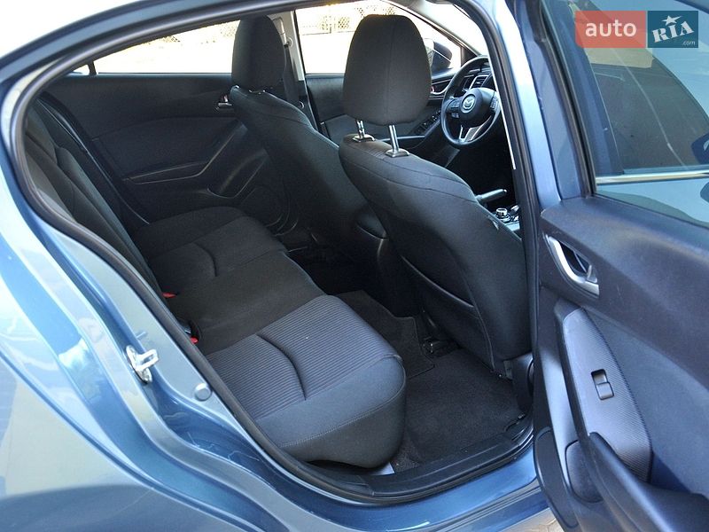 Седан Mazda 3 2016 в Львове