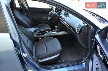 Седан Mazda 3 2016 в Львове