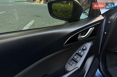 Седан Mazda 3 2016 в Черноморске