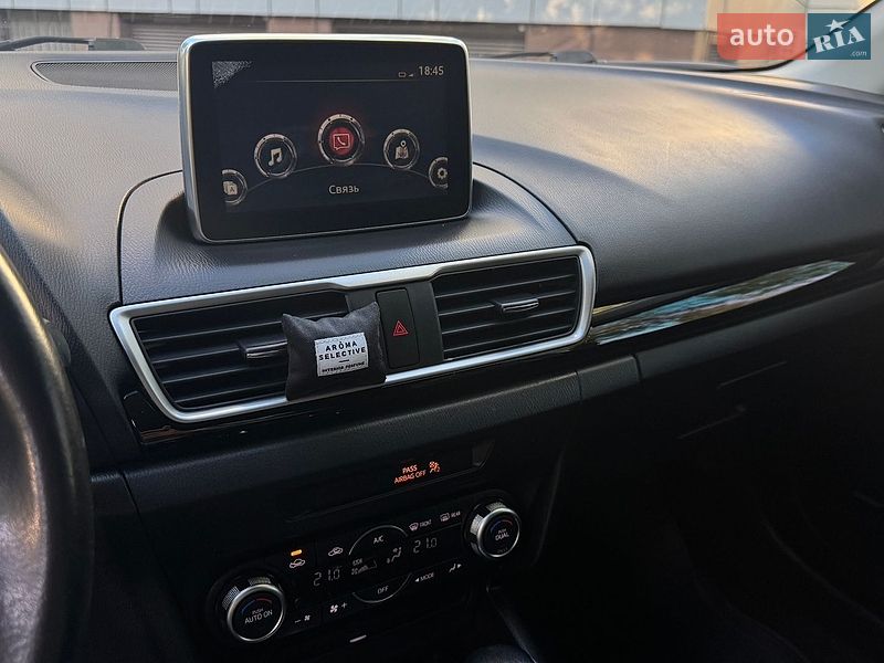 Седан Mazda 3 2016 в Черноморске