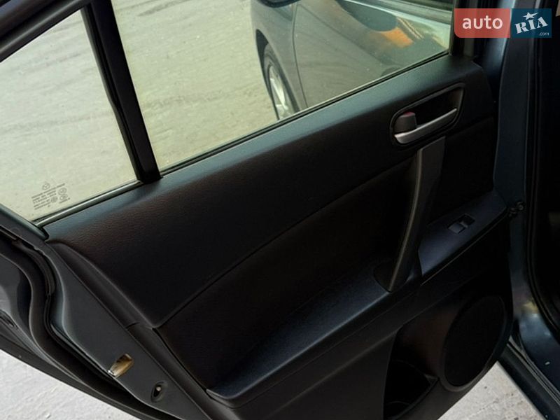 Седан Mazda 3 2012 в Бориславі