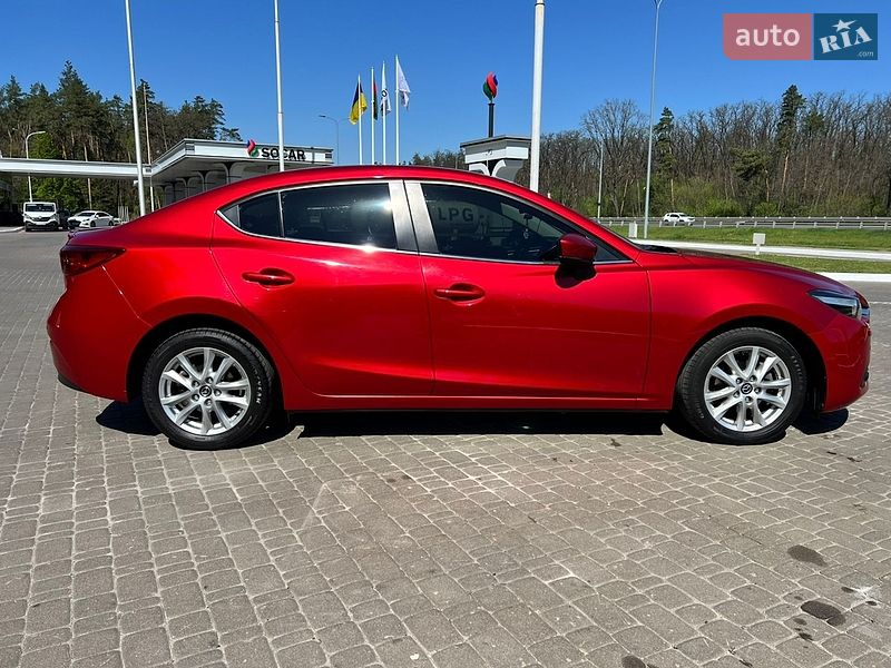 Седан Mazda 3 2017 в Киеве