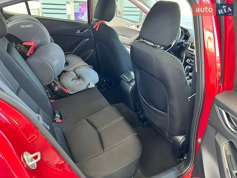 Седан Mazda 3 2017 в Киеве