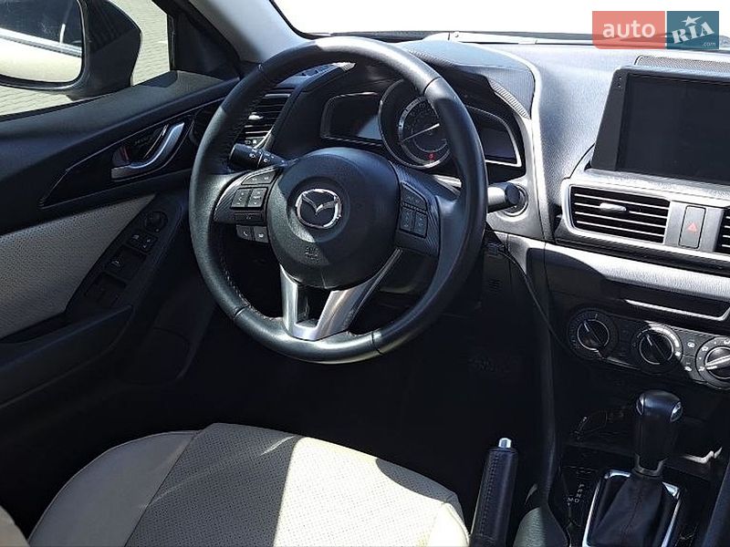 Седан Mazda 3 2015 в Львове