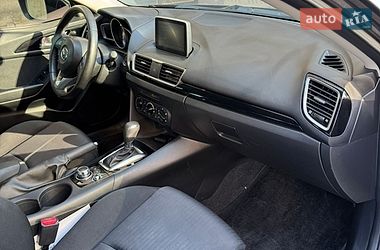 Седан Mazda 3 2016 в Киеве