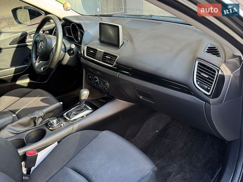 Седан Mazda 3 2016 в Киеве