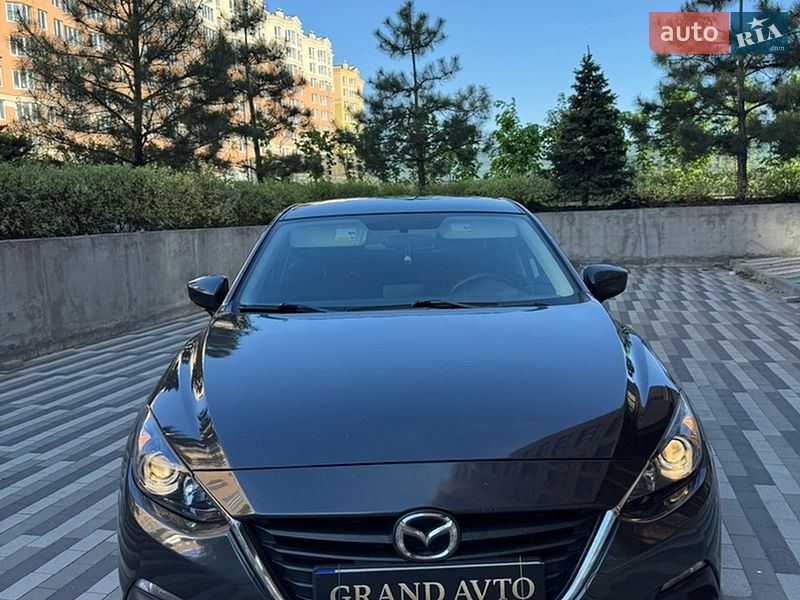 Седан Mazda 3 2016 в Киеве