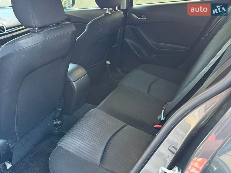 Седан Mazda 3 2016 в Киеве