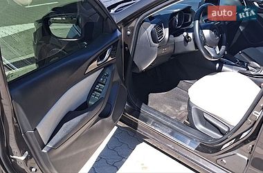 Седан Mazda 3 2015 в Львові