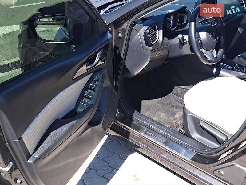 Седан Mazda 3 2015 в Львові
