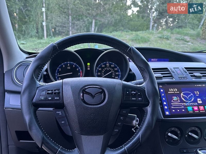 Седан Mazda 3 2012 в Днепре
