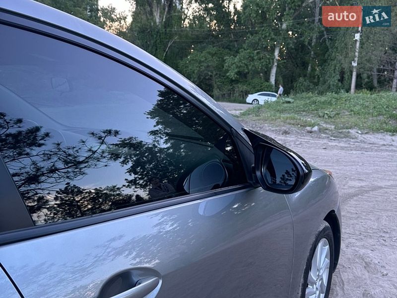 Седан Mazda 3 2012 в Днепре