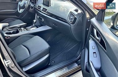 Седан Mazda 3 2015 в Днепре