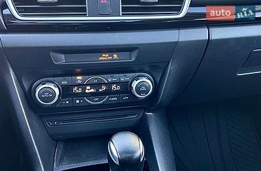 Седан Mazda 3 2015 в Днепре