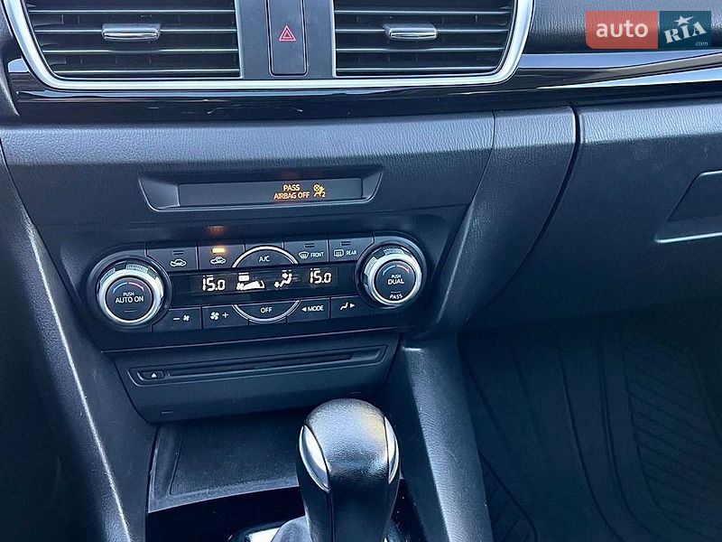 Седан Mazda 3 2015 в Днепре