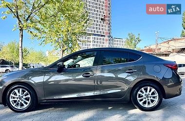 Седан Mazda 3 2015 в Днепре