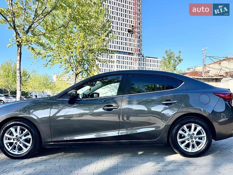 Седан Mazda 3 2015 в Днепре
