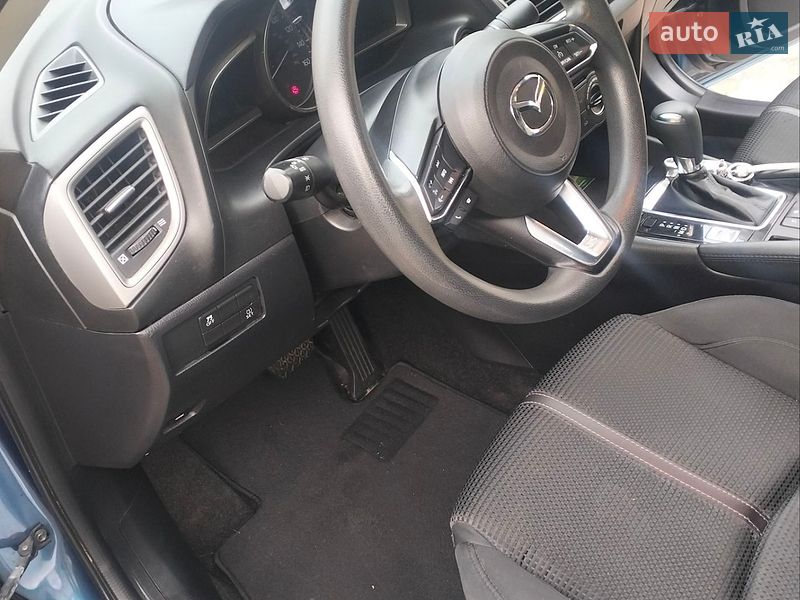 Седан Mazda 3 2017 в Первомайську