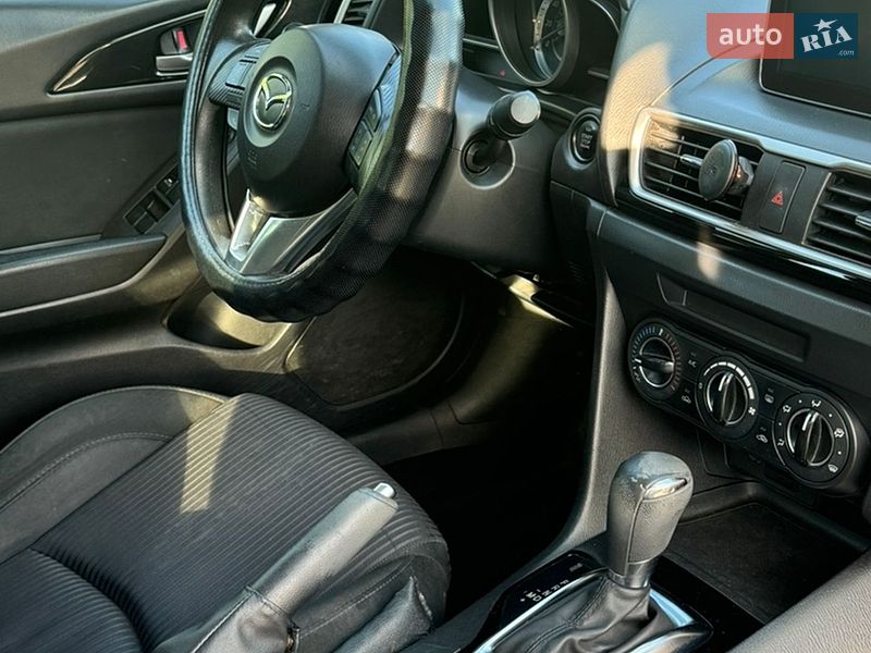 Седан Mazda 3 2015 в Харькове