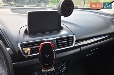 Седан Mazda 3 2016 в Новониколаевке