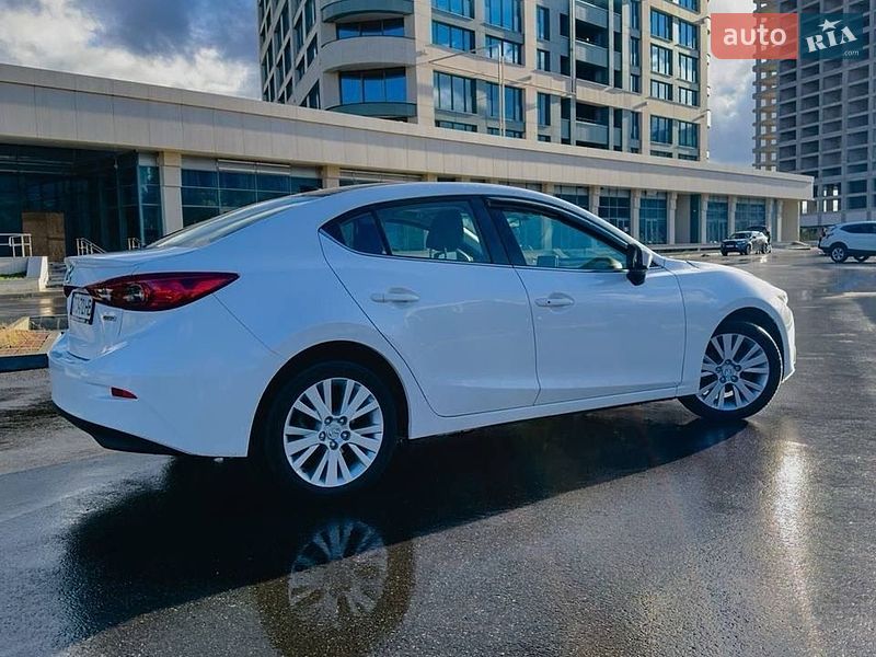 Седан Mazda 3 2014 в Дніпрі