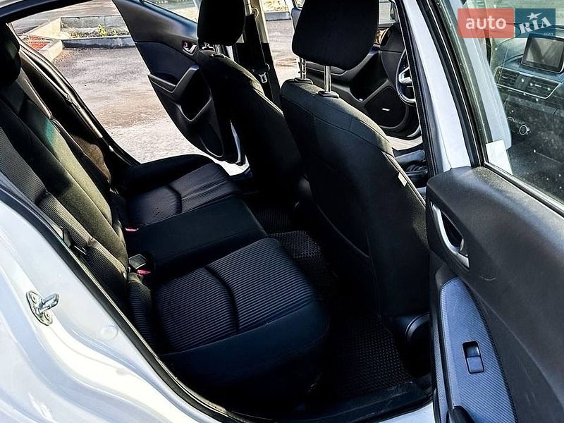 Седан Mazda 3 2014 в Дніпрі