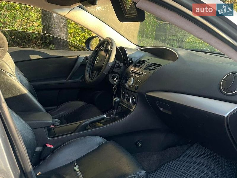 Седан Mazda 3 2011 в Ивано-Франковске