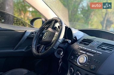 Седан Mazda 3 2011 в Ивано-Франковске
