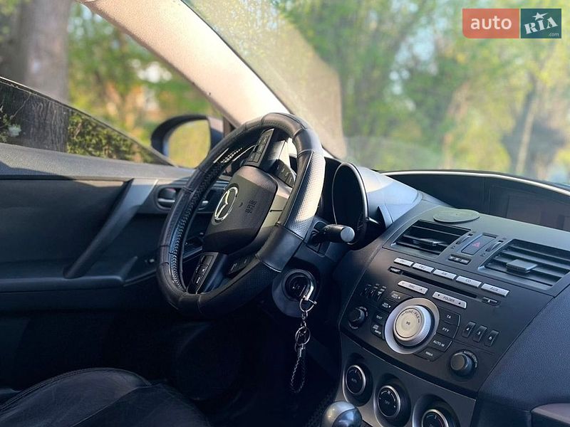Седан Mazda 3 2011 в Ивано-Франковске