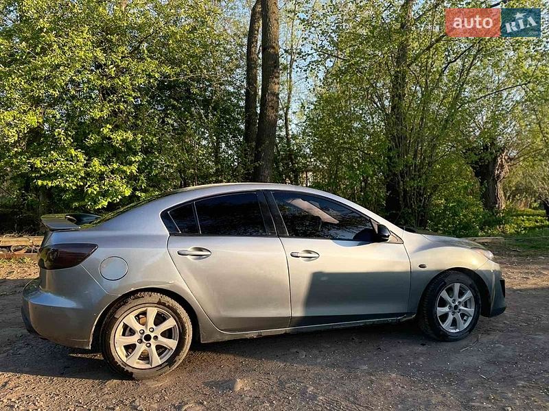 Седан Mazda 3 2011 в Ивано-Франковске