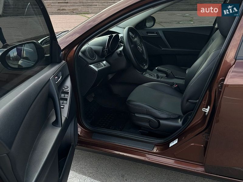 Хэтчбек Mazda 3 2012 в Чернигове