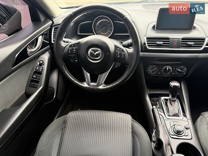 Седан Mazda 3 2016 в Киеве