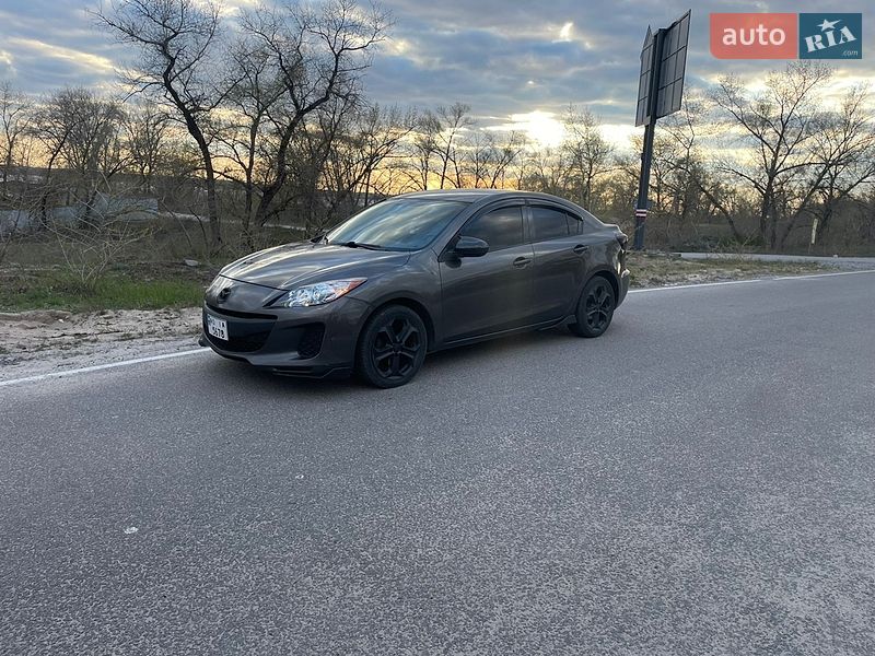 Седан Mazda 3 2012 в Дніпрі