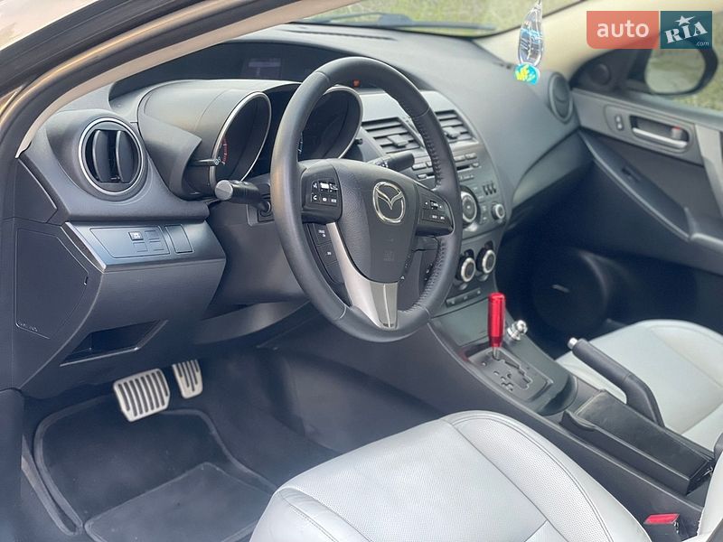 Седан Mazda 3 2012 в Дніпрі