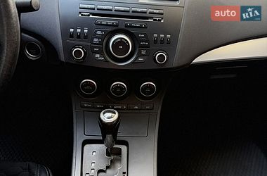 Седан Mazda 3 2012 в Дніпрі
