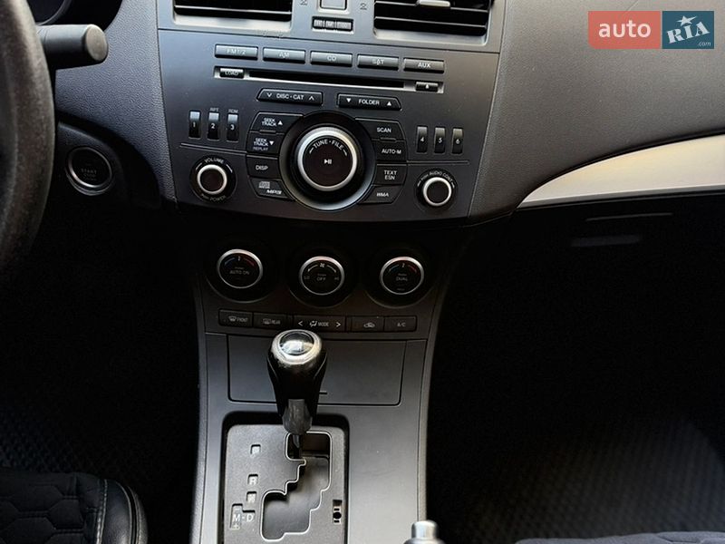 Седан Mazda 3 2012 в Дніпрі