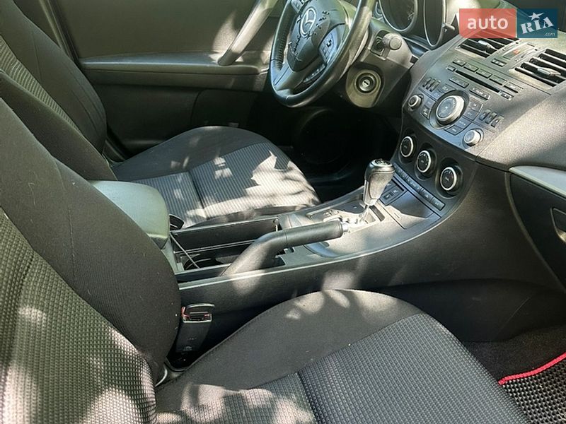 Седан Mazda 3 2013 в Киеве