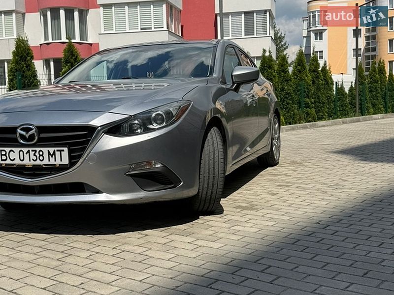 Седан Mazda 3 2015 в Новояворовске