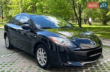Седан Mazda 3 2013 в Ровно