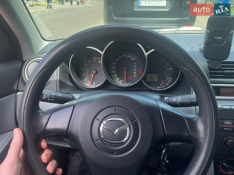 Седан Mazda 3 2004 в Киеве