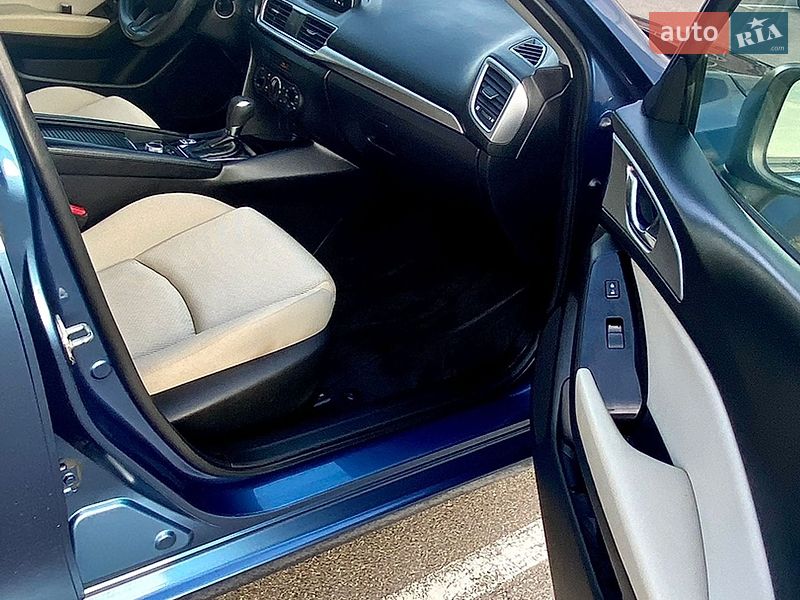 Седан Mazda 3 2017 в Киеве