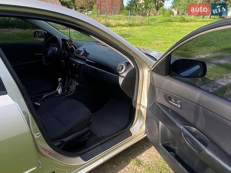 Седан Mazda 3 2004 в Гадячі