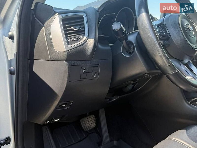 Седан Mazda 3 2018 в Ромнах