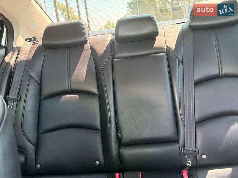 Седан Mazda 3 2018 в Ромнах