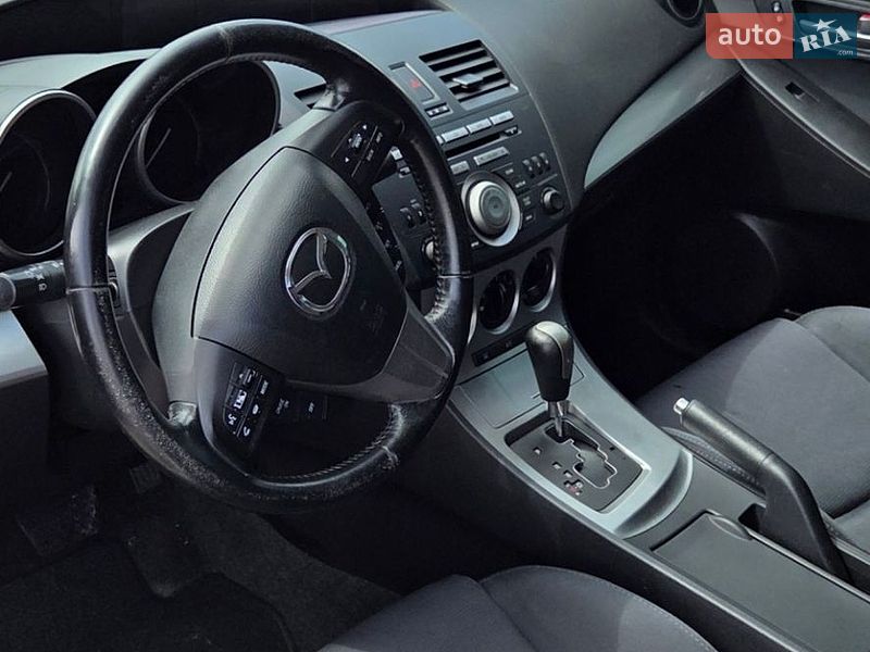 Седан Mazda 3 2010 в Днепре