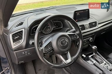 Седан Mazda 3 2017 в Киеве