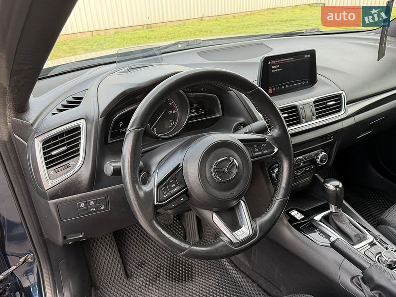 Седан Mazda 3 2017 в Киеве