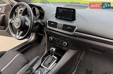 Седан Mazda 3 2017 в Киеве